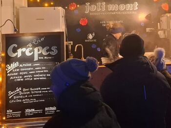 Dampfende Crêpes für hungrige Skifahrende.